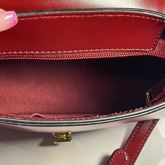 NWOT Unbranded Vegan Leather Crossbody Bag. Deep Red. Gold Hdwr. 7.5”X8”X2.5” - Picture 10 of 12